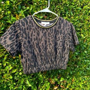 MAEVE CROP TEE - LEOPARD SPOTS